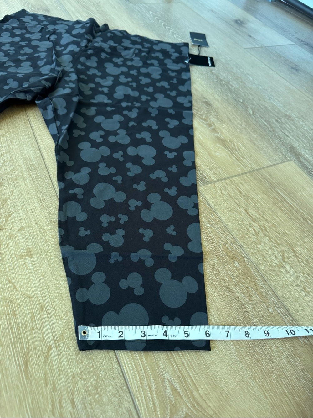 TORRID DISNEY MICKEY HEAD CROP LEGGINGS SIZE 4X new with tags - Picture 4 of 7